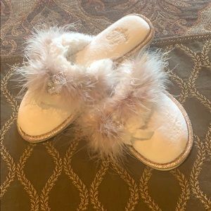 Women’s house thong slippers